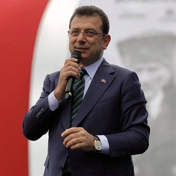 bosunatiklama's tweet photo. Ekrem İmamoğlu, seçili İSPARK'larda aracını park edip toplu taşımayla devam eden araç sahipleri için İstanbulkart'la yapılacak ödemelerde %50 indirim yapılacağını açıkladı. https://t.co/I2GjZCPUhB
