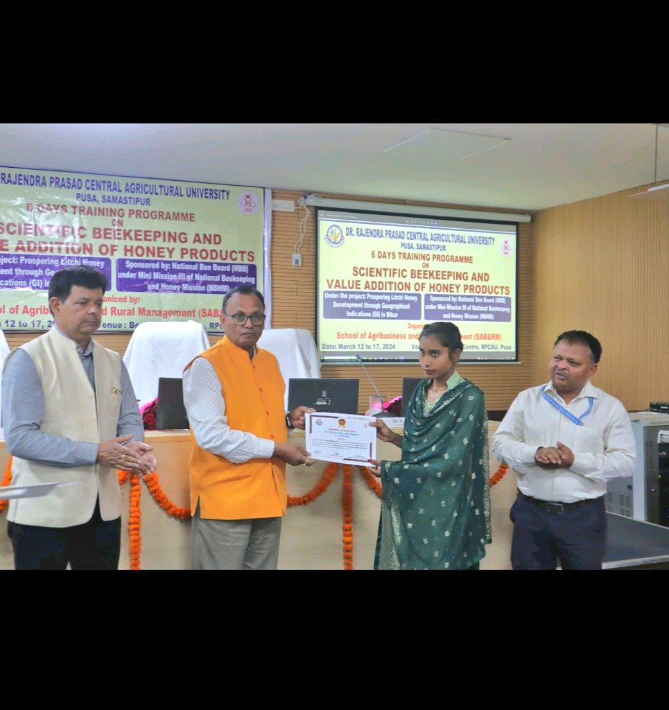 Rpcaupusa's tweet photo. Valedictory ceremony of 6 days training programme on "Scientific Beekeeping and Value addition of Honey Products" was conducted under the auspicious presence of Hon'ble Vice-Chancellor Dr. P.S. Pandey; Dr. A.K.Singh, Director Research; Dr R.K.Tiwari, Senior Scientist... https://t.co/39Zx1lfSBq