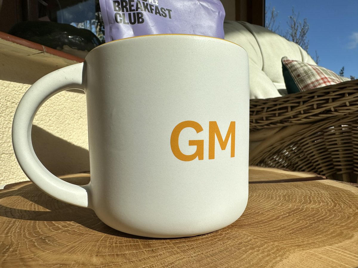 Thank you <a href="/BoredBreakfast/">BoredBreakfastClub</a> for this beautiful mug and delicious coffee 🙏🙏🙏