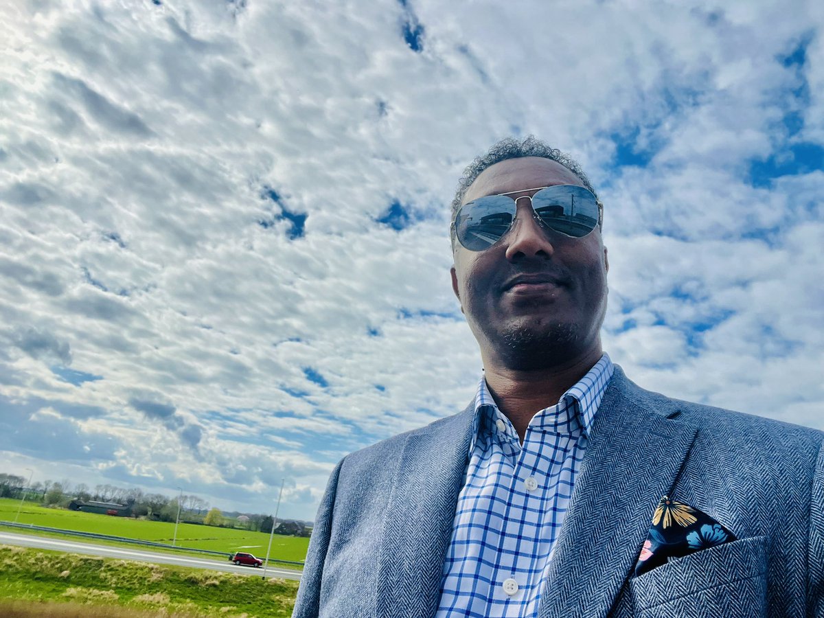 Awale11's tweet photo. Maanta mar aan tuulo beeraley ah marayay baan joogsaday. Waayo waxan arkay #Daruurihii , #Doogii #Biyihii iyo #Cadceed  isku beegmay, iyo Dabayl haba yaaraatee aan socon:

Hees #Hassan Abdillahi Hassan #Ganey sameeyay baa madaxaygu soo tuuray, hada waa automatic: maskaxda is barbar dhigtay midhaha heestaa ku jiray iyo jawiga meesha aan joogay saaka.

Bal heestaasi ma kugu soo dhacday….haday kugu soo dhacday nala wadaag.  Sorry for those of you who are not into Songs ( Somali Songs).