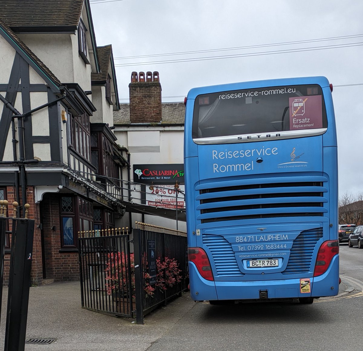 Rommel's tour bus blocking the pavement outside the Crown pub (Casuarina hotel) next to the old Mitcham station building. (Police were in attendance as I walked past.) @MitchamSociety