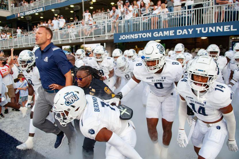 I will be visiting @ODUFootball this saturday !!! cant wait to spend time with the coaches and explore campus🏝️🏝️🏝️#PLAYBYTHEBAY @ODUFootball @RemingtonReb @Coach_TLucas @CoachKevinSmith @RickyRahne @Coach__Seiler @CoachLewis_shec @AbsegamiFB