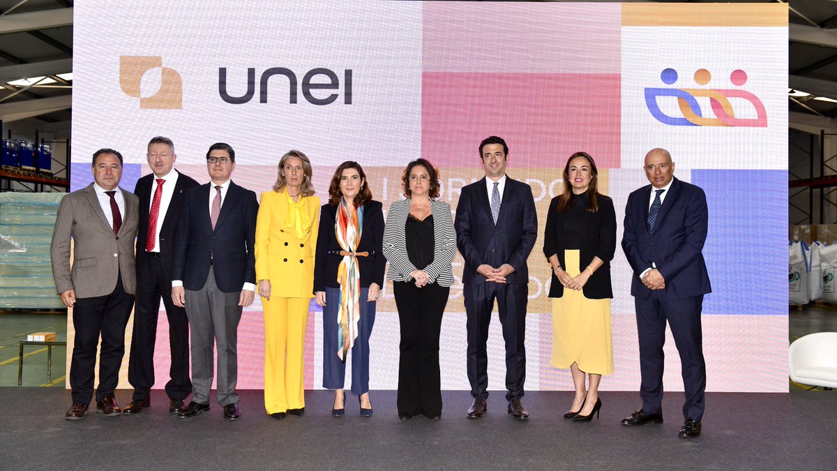 EmpleoJunta's tweet photo. 🟢 #RocíoBlanco y @LinaGarcia_AND participan en la I Jornada Unidxs en la Diversidad

Blanco felicita a UNEI por el I Estudio sobre Contratación Social:  “Es un informe con un enfoque innovador, y que nos aporta un conocimiento muy valioso a la administración autonómica” https://t.co/pgFkKkmnH9