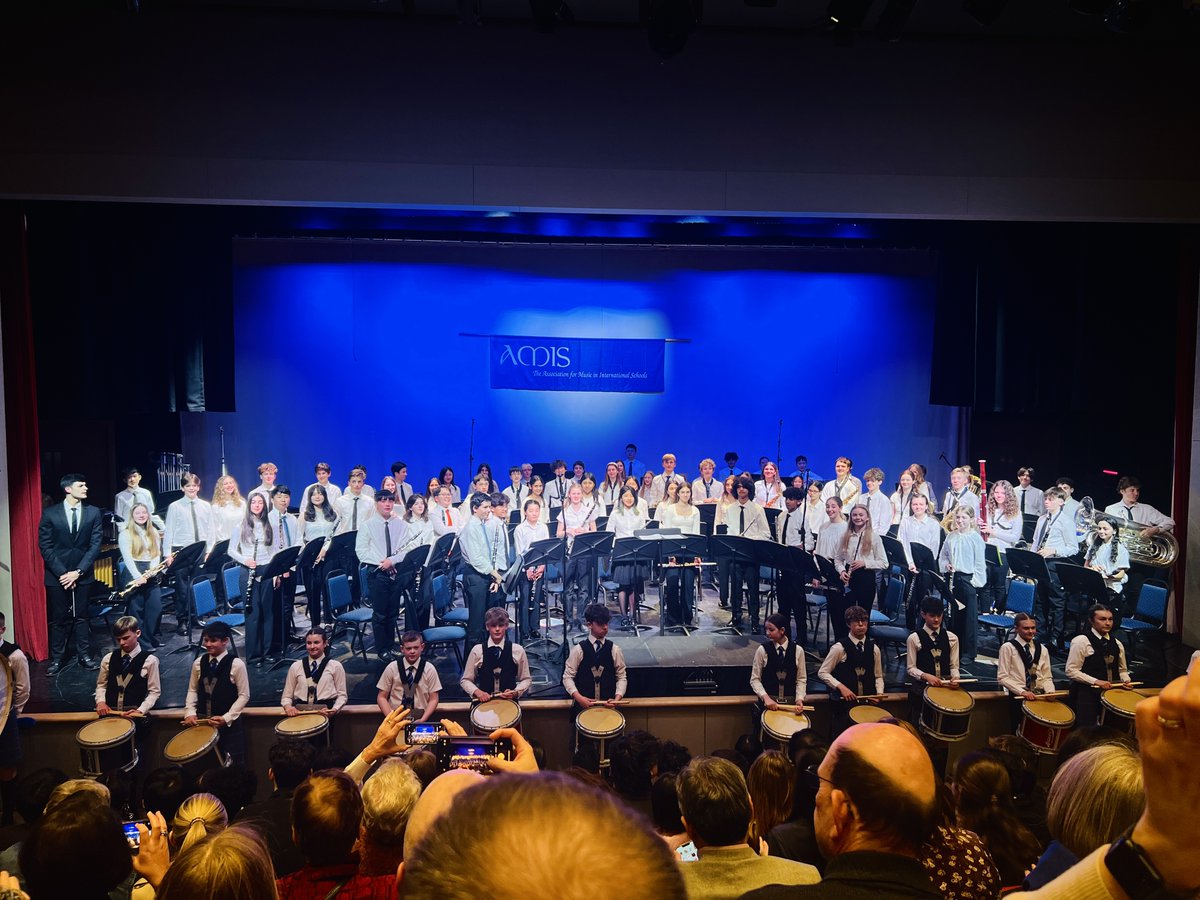 IntlSchAmst's tweet image. Three student musicians represented ISA at the Association for Music in International School&apos;s (AMIS) Honor festivals in London and Aberdeen.  Join us in congratulating our student musicians for this accomplishment!

#ISAstories #CommunityAtTheHeart #DevelopingCommunities