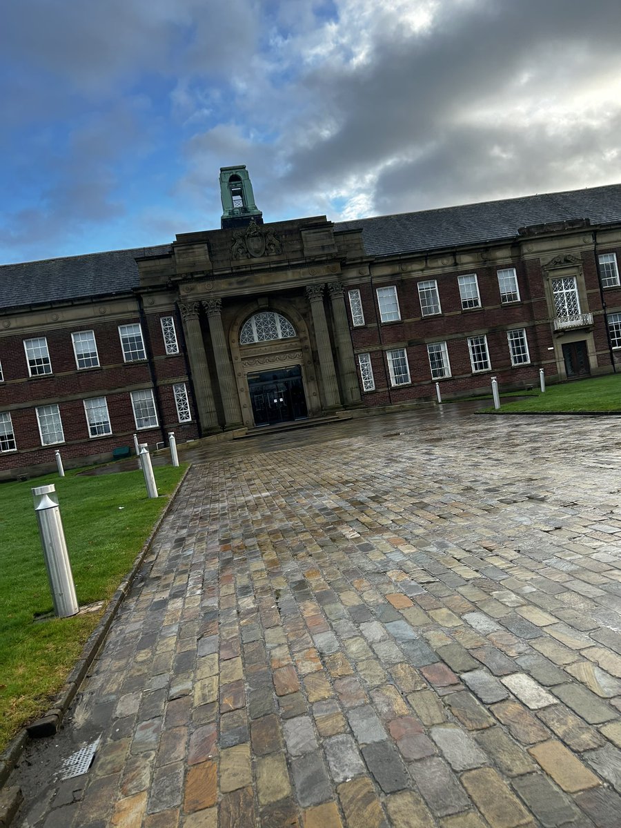 AlexJGreenhalgh's tweet photo. So good to be back @edgehill to lead some EYFS &amp; KS1 computing sessions @EHU_FOE! Remembering my uni days with a quick tour of campus on my lunch. 🎓💻🎉 https://t.co/wRxPHh0e43