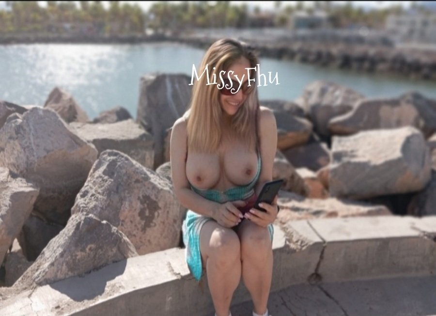Tu eres el poeta, yo quien te inspira 💋 #TetasDivinas #ExhibitGirl #NipplesToSuck
