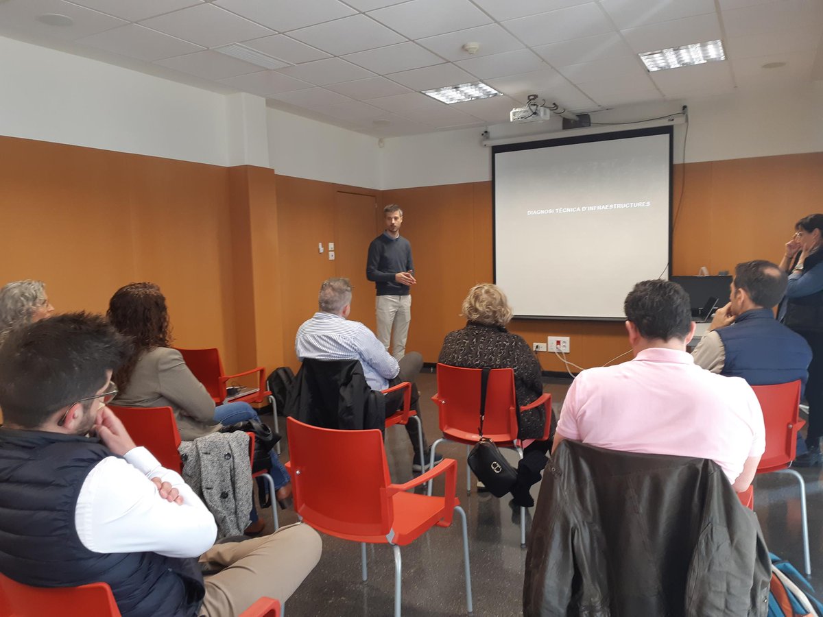 Presentant, en el marc de l'assemblea de socis de <a href="/DelsPlans/">Associació Polígons</a>,  amb el nostre partner OUA Group, la diagnosi bàsica d'infraestructures de #PAE encarregada per <a href="/ajvilanovacami/">Ajuntament Vilanova del Camí</a> <a href="/OdenaCat/">Ajuntament d'Òdena</a> <a href="/ajmontbui/">Ajuntament de Santa Margarida de Montbui</a> <a href="/castelloli/">Ajuntament de Castellolí</a> <a href="/poblaclaramunt/">AjPobla de Claramunt</a> #inversioPAE #competitivitat