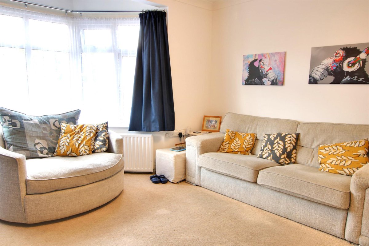 PearsonsEA's tweet photo. An extended, large four double-bed semi-det #property with three en-suites in the ever-popular area of #Bassett, Southampton. Over 1900 sqft of living space. Good sized southerly rear garden, orp for three cars.

https://t.co/o0mMDI1uO2

Call Pearsons #Southampton 023 8023 3288 https://t.co/ykdKwKBK7J