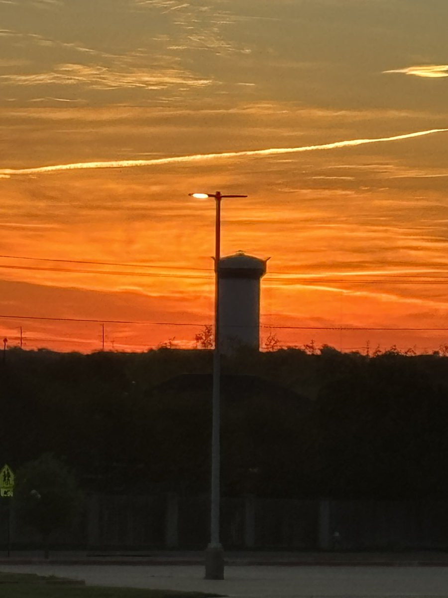 MXwade788's tweet photo. @KBTXMax check it out.  Always good to see. https://t.co/L2J1LjWqTS