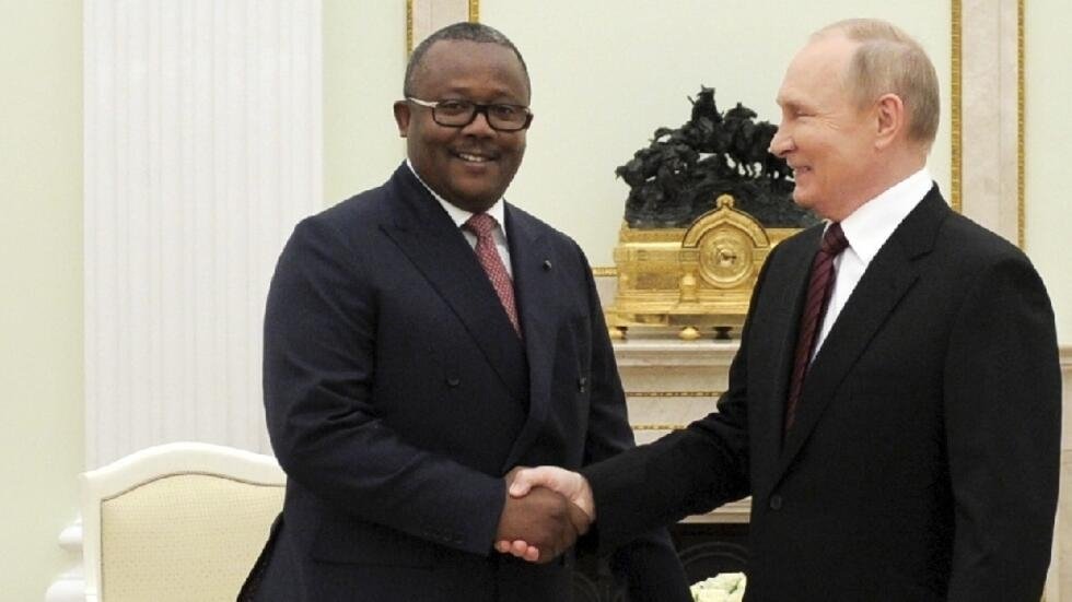 J'adresse au nom du Peuple de #GuinéeBissau mes vives félicitations au président Vladimir Poutine pour sa brillante réélection à la magistrature suprême de la #Russie. Tous nos vœux de plein succès et que ce nouveau mandat contribue au renforcement de nos relations bilatérales.