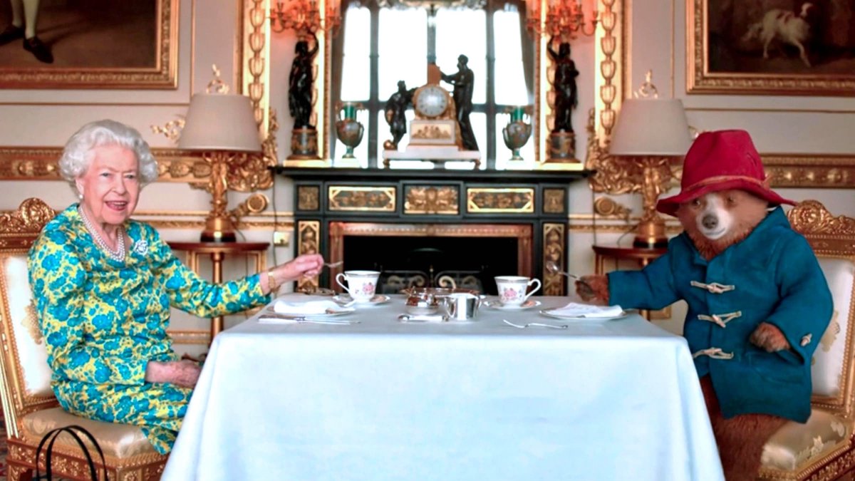 JonathanPieNews's tweet photo. BREAKING: Image of Queen Elizabeth II was 'digitally enhanced at source', Getty picture agency says. https://t.co/LBfi8LK4K3