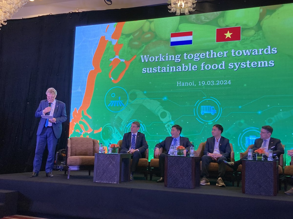 In Hanoi event ‘🇳🇱 en 🇻🇳 working together towards sustainable food systems’ met beider ministers van landbouw, maar ook panel met bedrijven nl in vier olv boegbeeld <a href="/JaapBond/">Jaap Bond</a> van <a href="/TopsectorTU/">Topsector TU</a>.