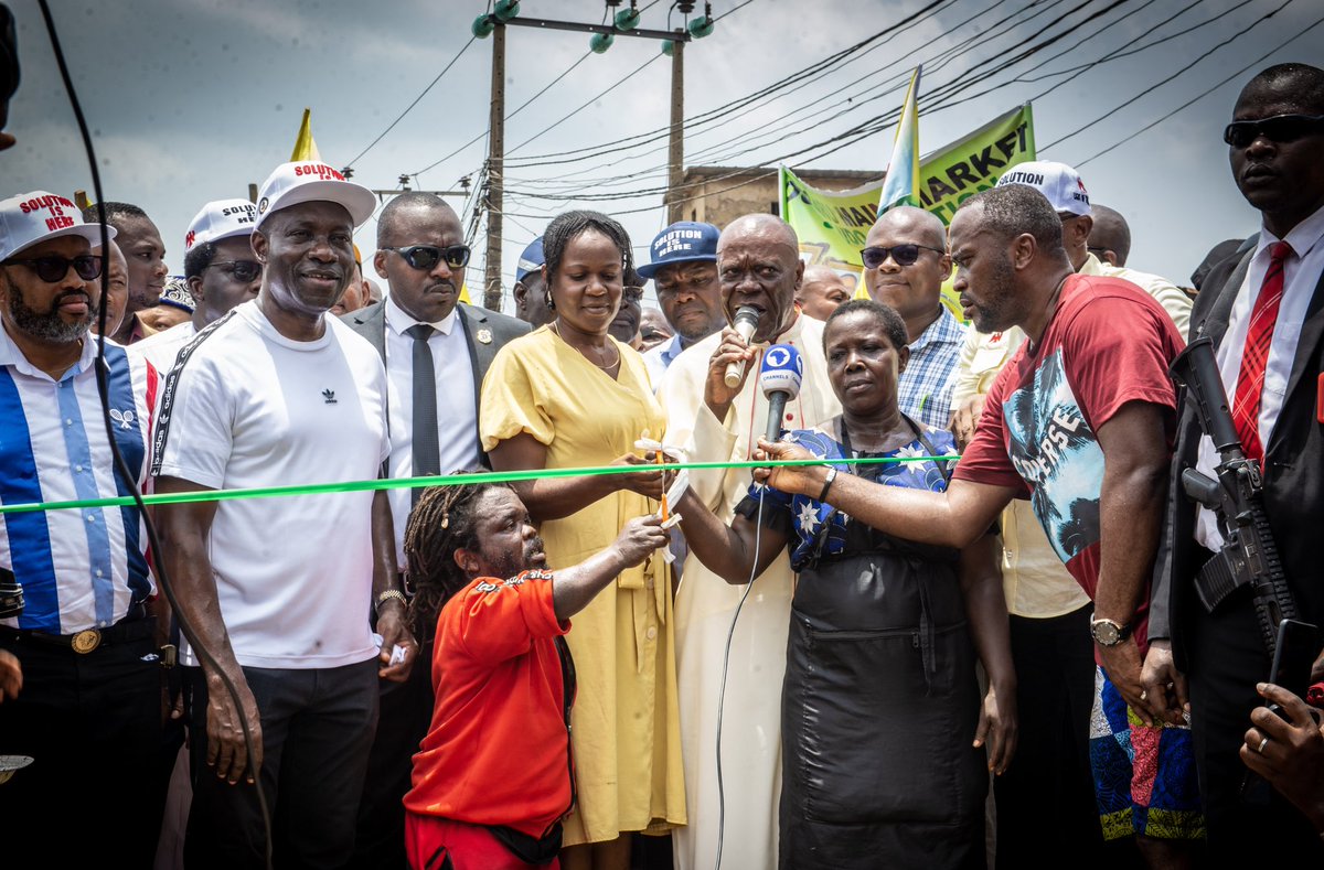 ANSIPPA's tweet image. Yesterday, the Agency joined the Governor in Okpoko to commission 12km of roads and a General Hospital. The State Government also announced the completion of the reticulation of pipe-borne water, providing clean and portable water to households in the community

#SoludoSolution