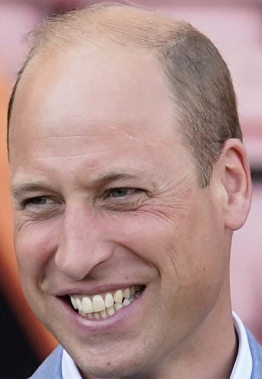 JohnEdwards33's tweet photo. Man waiting to inherit six palaces visits homeless in Sheffield. https://t.co/2GysTMXCw5
