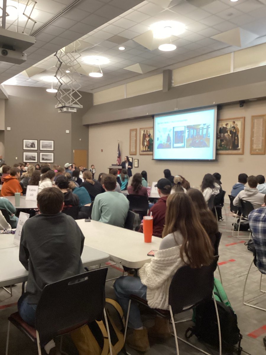 Full house for Senior Internship Program training with ⁦@NCHS_CT⁩ alumni Dolly Meckler! Thanks @Dolly !