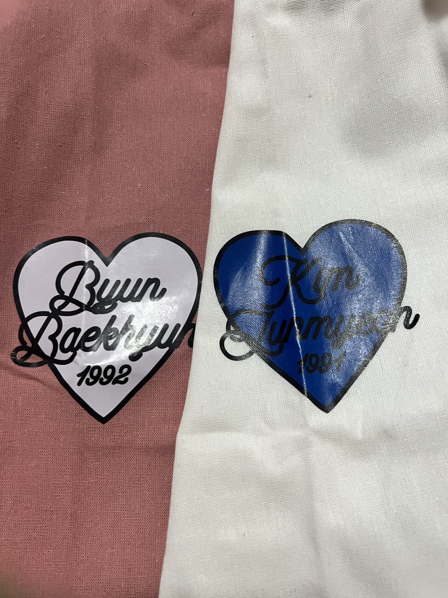 bykunscloud's tweet photo. My @fromblessme pajamas arrived to add to my #FromBlessMe pajama collection ๐
the buttons are the same, but hopefully this time around they donโt all fall off (unlike my sehun and minseok ones ๐ฅฒ) https://t.co/O5ZqzaGMFY