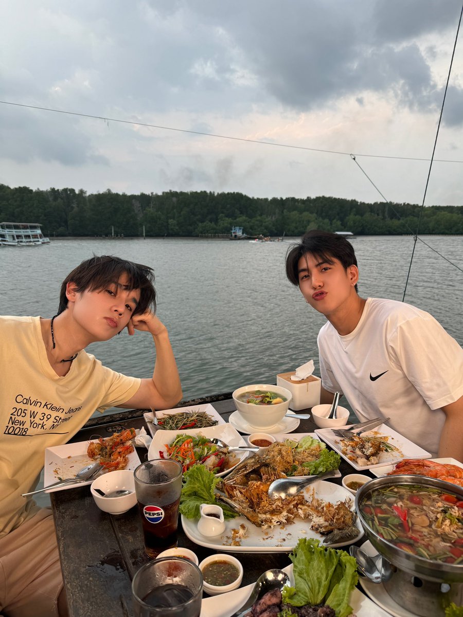 fforcejs's tweet image. งั่มงั่ม บรรยากาศดี อาหารอร่อย 😋