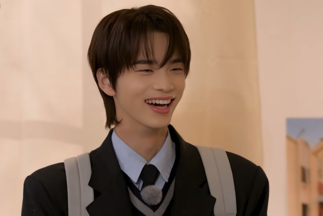 shinyuarchive's tweet photo. shinyu’s smile 😭 https://t.co/A0wpvctdQ3