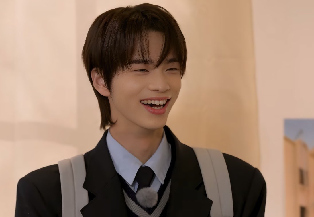 shinyuarchive's tweet photo. shinyu’s smile 😭 https://t.co/A0wpvctdQ3