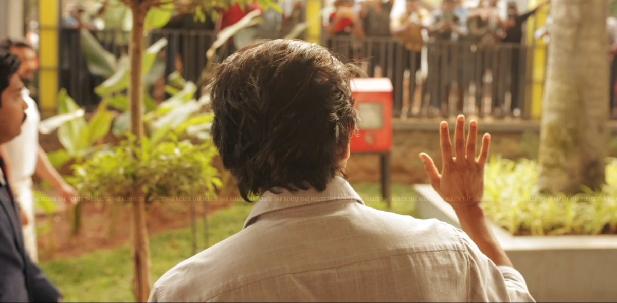 PeaceBrwVJ's tweet photo. OPEN Challenge to Thalapathy Vijay fans - 1000 RETWEETS for this ' FRAME '  possible ?

#VijayRulingHeartsOfKerala @Actorvijay https://t.co/KFmEuwputc