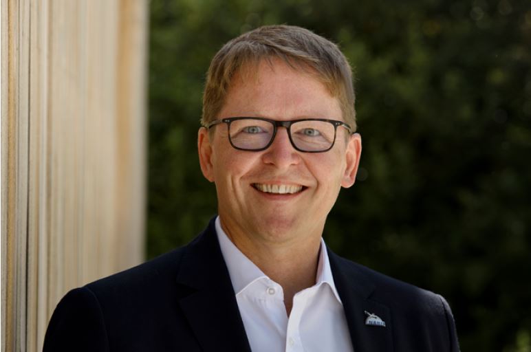 Wer trinkt Milch aus dem Getränkekarton und sagt klar und deutlich, dass auch Einweg-Verpackungen ihre Berechtigung haben? 
Korrekt: Jörg-Andreas Krüger, NABU-Präsident im Interview auf getraenkekarton.de/ich-kaufe-vor-…