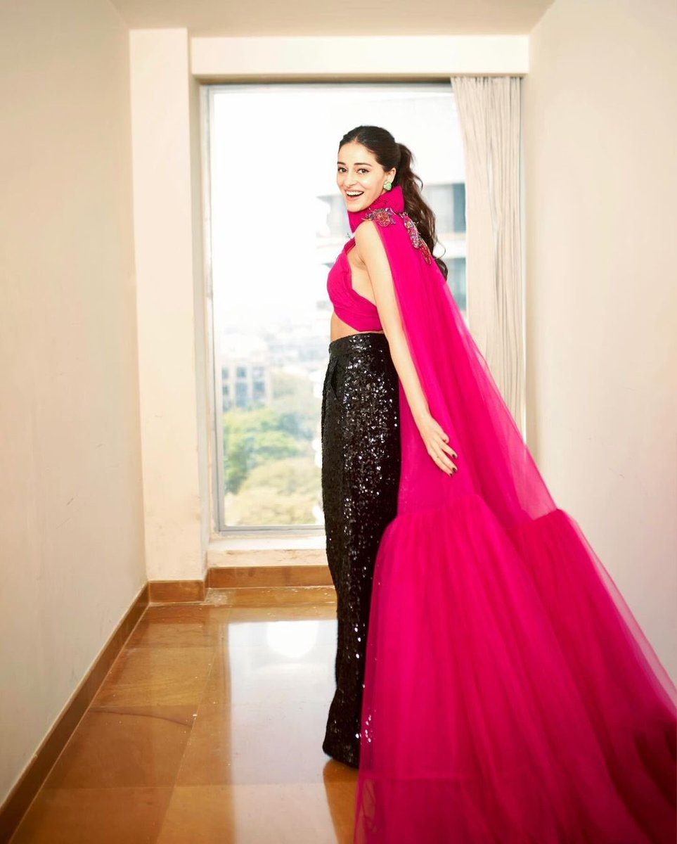 ananyapandayy's tweet photo. Hey Bae! 💖🎀🦩🩰💄🌷 https://t.co/UH8E2EQlJz