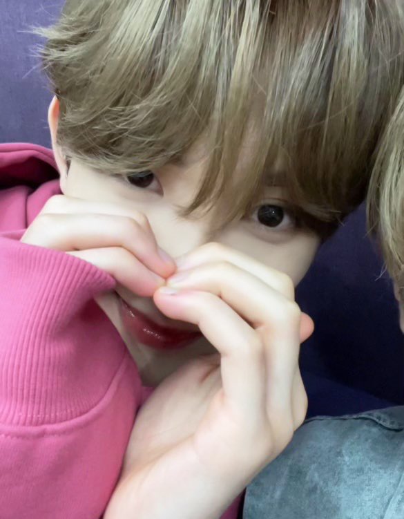 xikers_official's tweet photo. [#세은] 형님과 아우😝😝
#xikers #싸이커스 https://t.co/zUOmksQ9d8