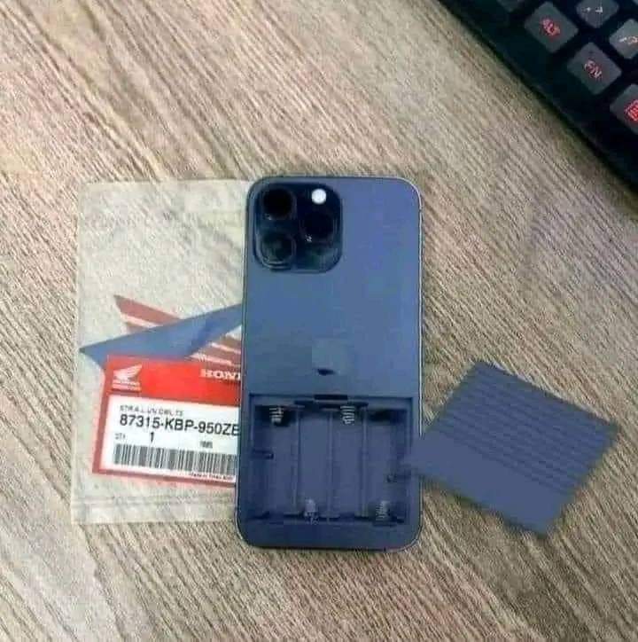 بسس سیل کی کمی۔۔ 
آئی فون تو میں نے لے ہی لیااا اپ سب کی دعاوں سے 😂😝