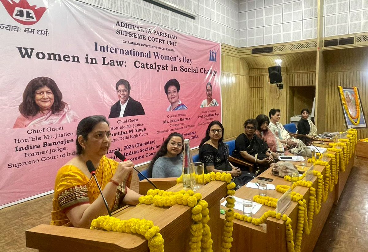 AdhivaktaP's tweet image. Guest of Honour Prof. (Dr.) Raka Arya, Professor, NLIU Bhopal & Member, Law Commission of India, addressing the audience on “Women in Law— Catalyst in Social Change” during the International Women’s Day celebration organized by Adhivakta Parishad, Supreme Court Unit.
#ABAP