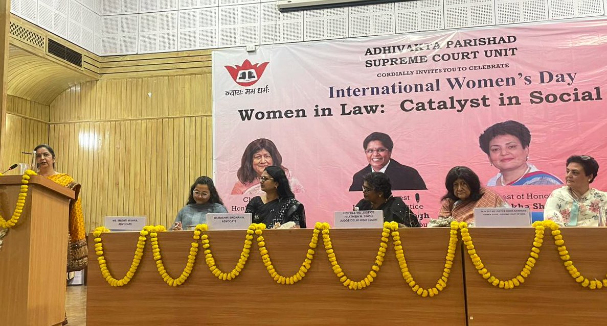 AdhivaktaP's tweet image. Guest of Honour Prof. (Dr.) Raka Arya, Professor, NLIU Bhopal & Member, Law Commission of India, addressing the audience on “Women in Law— Catalyst in Social Change” during the International Women’s Day celebration organized by Adhivakta Parishad, Supreme Court Unit.
#ABAP