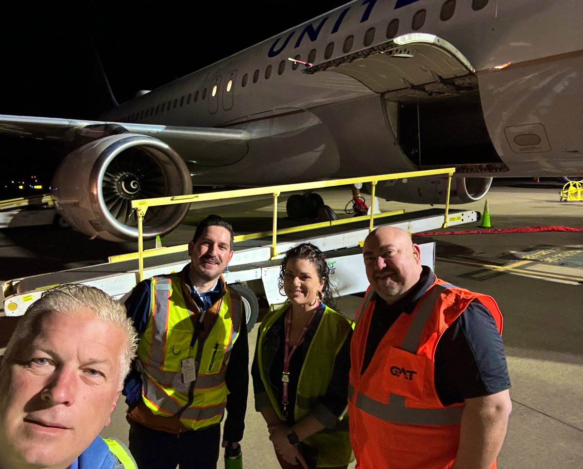 Hello from our #United ✈️ Team in EUG 🛬 Connecting people. Uniting the World. @Jmass29Massey @jacquikey <a href="/SafetyGuyBri/">Brian Nekouian</a> #wearerls #beingunited <a href="/GATAGSTeam/">GAT Airline Support</a>