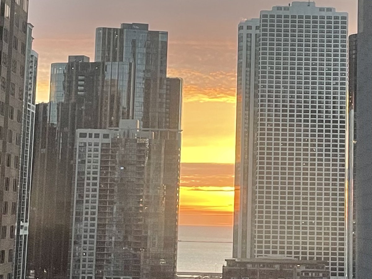 The Vernal Equinox comes tonight at 10p, but with a beauty sliver of a sunrise like this, we'll celebrate Spring's arrival early! Good Morning and Happy Equinox! @93XRT