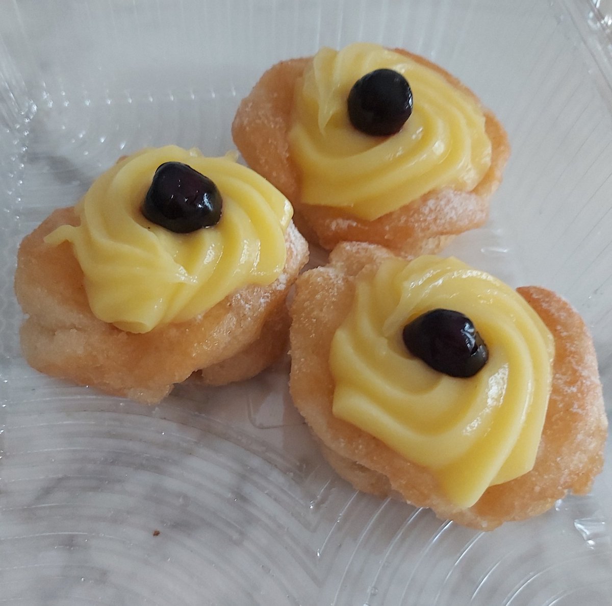 Have you ever tasted #zeppoledisangiuseppe ? They are Italian cream pastries made for the #feastofstjoseph . Zeppole are delicious 😋 
#march19th #stjosephsday🇮🇹 #italianculinarytraditions #italianfathersday