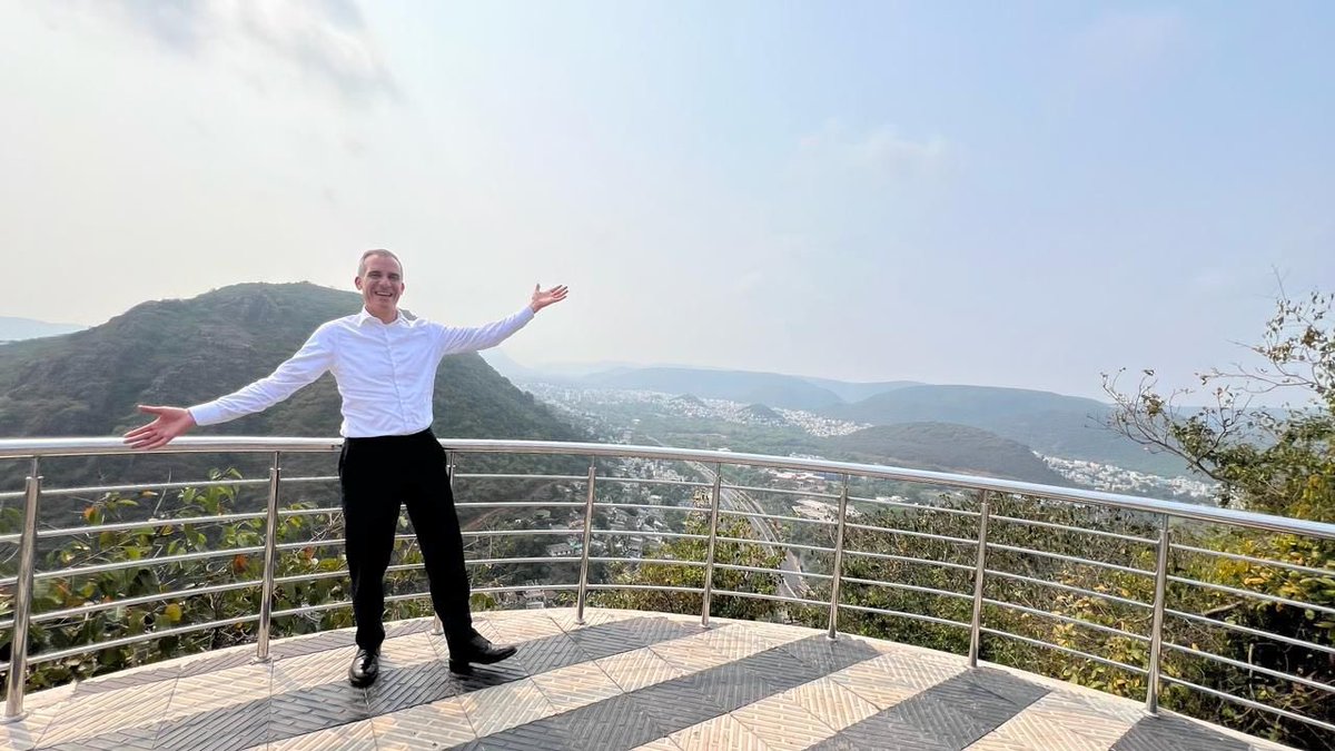 Beautiful panoramic view of #Vizag from #Kailasagiri Park. The incredible diversity of India’s landscapes always amazes me! Thank you @GVMC_Visakha for preserving and showcasing the beauty of this breathtaking site. #TIGERTRIUMPH