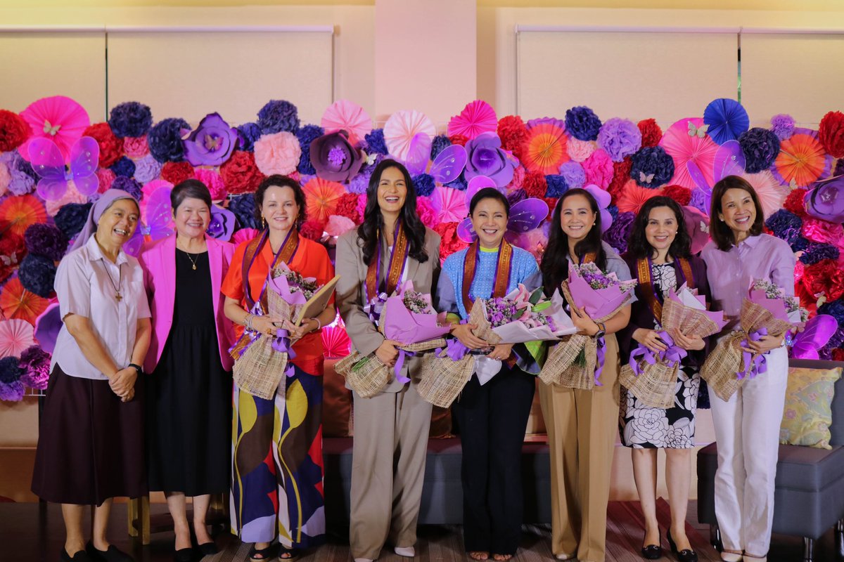 angatbuhay_ph's tweet photo. KABABAIHAN 💪🏼 
 
Bilang paggunita sa Women's Month, nagkaroon tayo ng panel discussion kasama si Atty. @lenirobredo, H.E. Marcela Ordoñez, Sabrina Ongkiko, @MissIzaCalzado , at Ms. Daniela Gil sa Assumption College San Lorenzo. https://t.co/KerusR35Jq