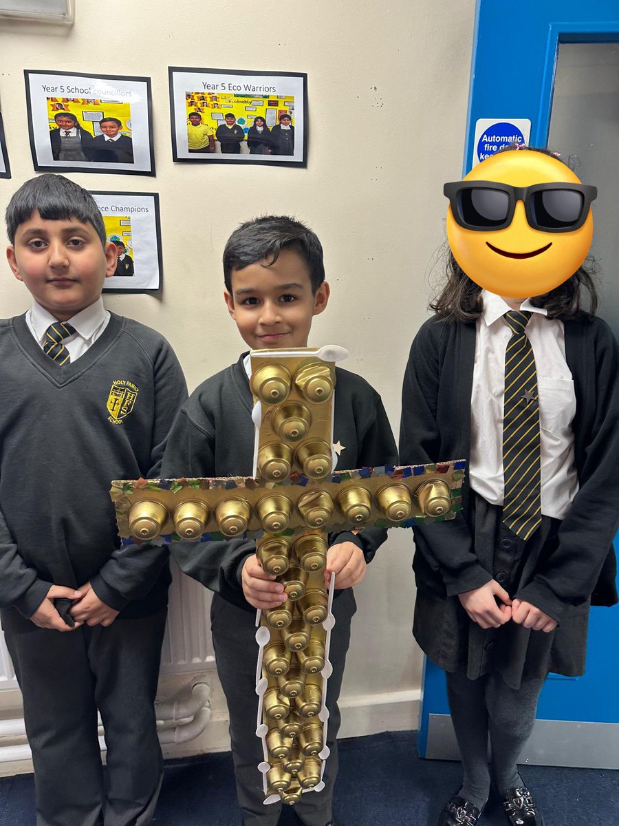 Happy #GlobalRecyclingDay 

Year  5 have created their very own Lenten cross using recycled materials (used coffee pods and plastic spoons). 

@HolyFamilyScho1 

#Livesimplyhfb10
#catholiclifehfb10