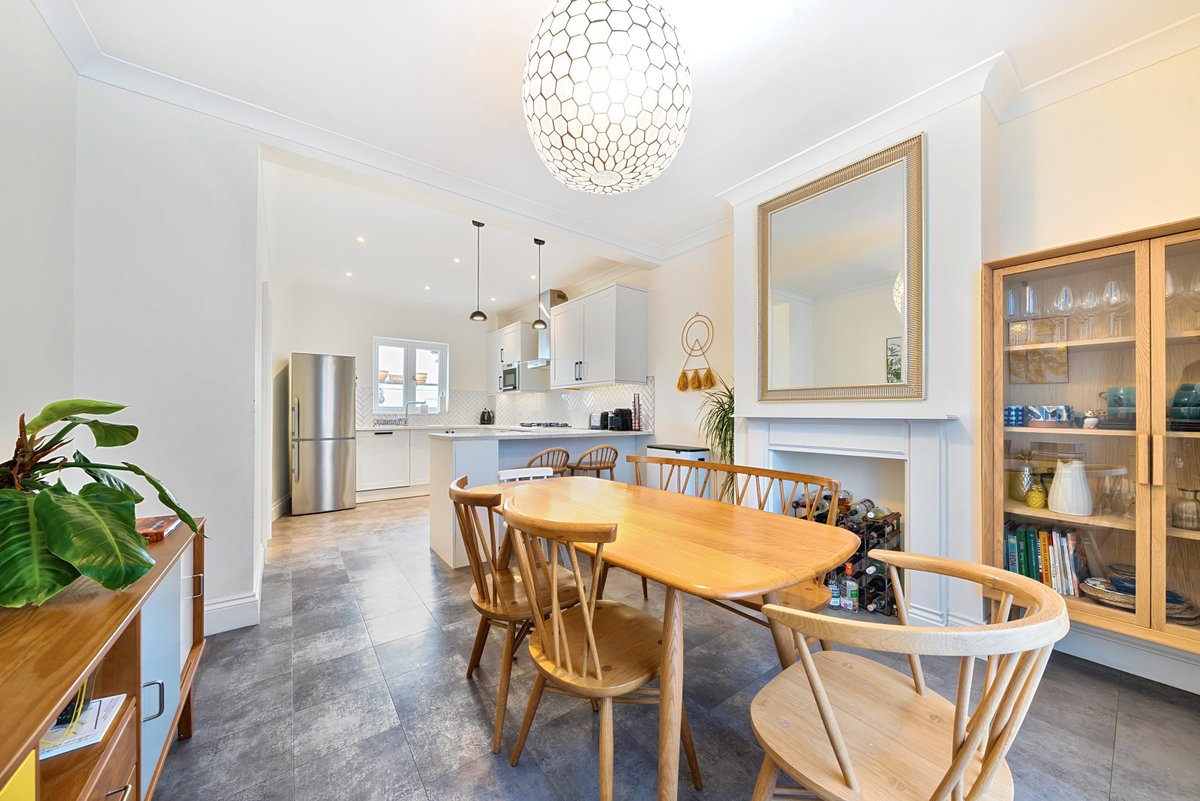 OnTheMarket tweet media