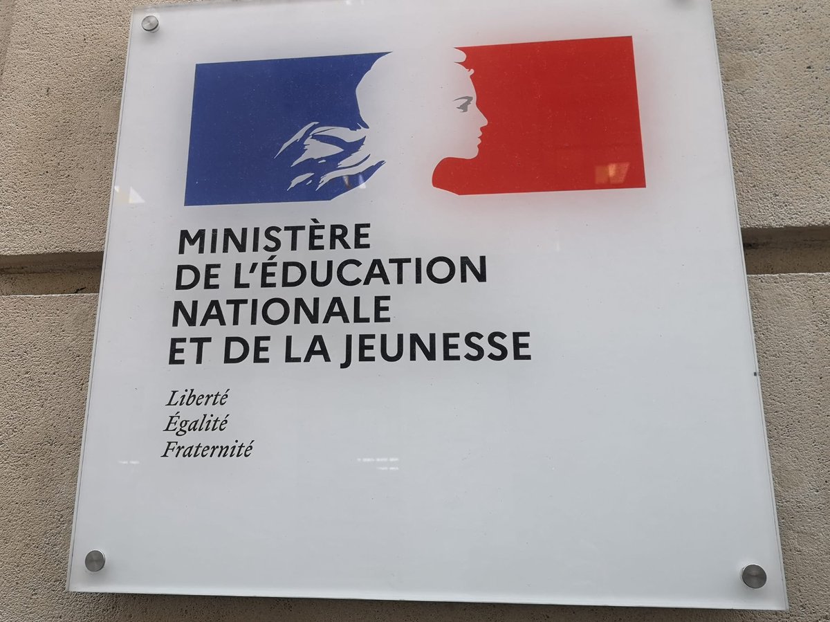 FCPE_nationale's tweet photo. Au CSE, la FCPE réaffirme que "les élèves devront avoir face à eux des pédagogues, des enseignants formés et titulaires. Le recours à des vacataires, voire à des outils d’intelligence artificielle, comme c’est d’ores et déjà prévu pour les élèves de seconde", n'est pas tolérable. https://t.co/hfCHgAVJVE