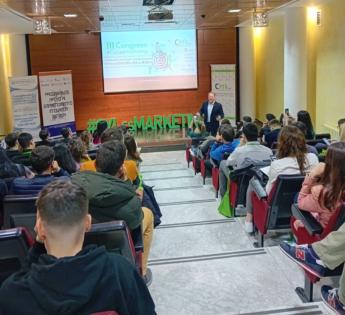 👌Llenazo en la <a href="/camsalamanca/">Cámara de Salamanca</a> para escuchar hablar de la 'Marca personal digital en redes sociales', a <a href="/ClaudioMogilne/">Claudio Mogilner Hendler</a>, CEO de <a href="/Internacionalwb/">InternacionalWeb</a> y presidente de nuestra Asociación de Empresas de Tecnología y Marketing Digital de #Salamanca, dentro del III Congreso #CyLesMarketing.