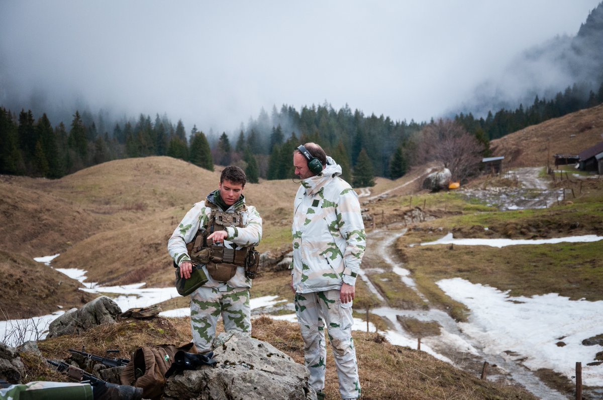 Hier, à la rencontre de nos chasseurs du @27eBCA_officiel en territoire de montagne. Implanté à Annecy, le 27 participe à toutes les OPEX en cours : été comme hiver ces spécialistes du combat dans les milieux extrêmes et de grand froid sont en mesure d'être déployés dans…