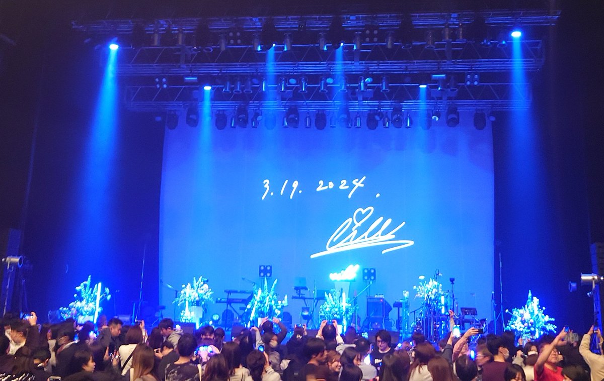 takuya804's tweet photo. 久々のeillちゃんのライブ最高だった!
ほぼ毎日通勤中に聴いてるけどライブでは初めて聴く曲もあり生めっちゃいいなと思ったわ~
発表も色々あり、ちょっとだけ撮可もあり嬉しかった♪
ツアー楽しみだ!必ず行くぞ!
eill 𝐁𝐋𝐔𝐄 𝐑𝐎𝐒𝐄 𝐒𝐇𝐎𝐖 𝟐𝟎𝟐𝟒 𝐢𝐧 𝐓𝐎𝐊𝐘𝐎
#eill #BLUEROSESHOW https://t.co/N4d7LiczhH