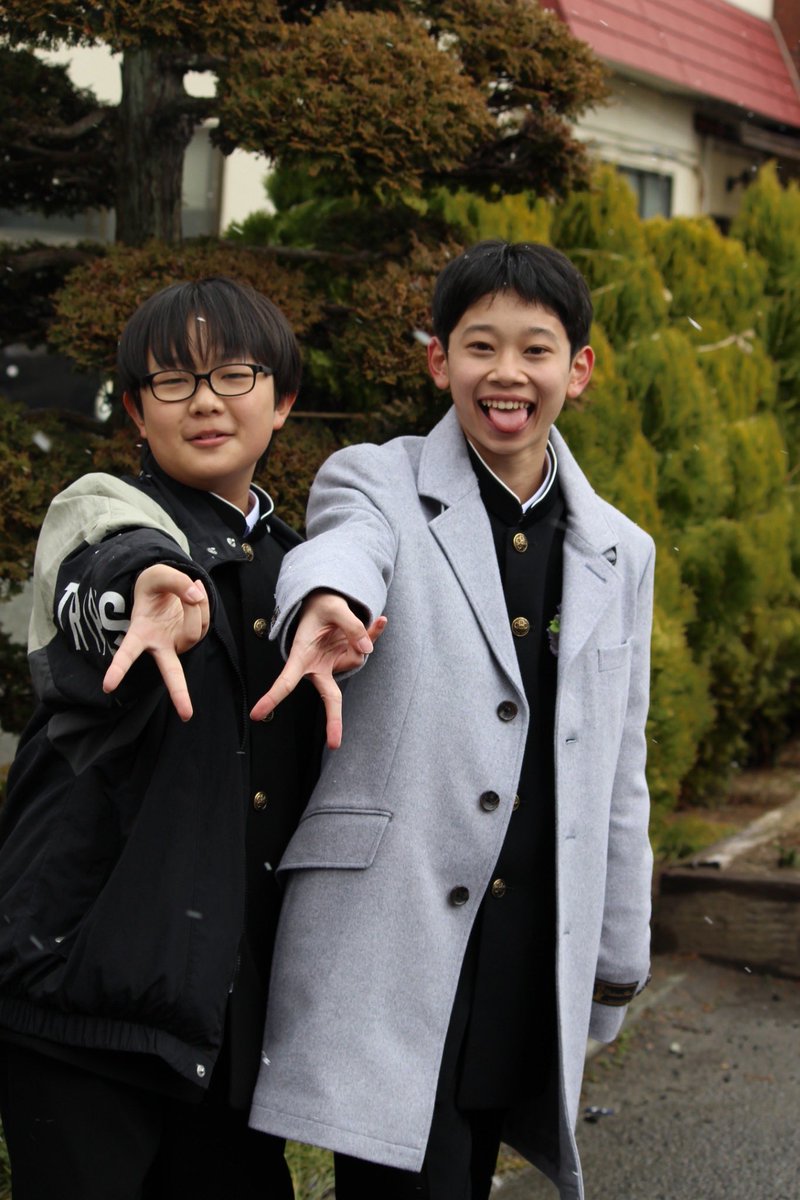 pyon_pyonpyon's tweet photo. 小学校卒業🍀
色々事件を巻き起こしながらも、なんだかんだ結果を残して卒業出来た。
学校でもサッカーでも仲間に囲まれて一緒に成長して来た。

卒業式は淋しさはなく、みんなの成長を確認できて嬉しさいっぱいでした‼️ https://t.co/EODfVdSIod