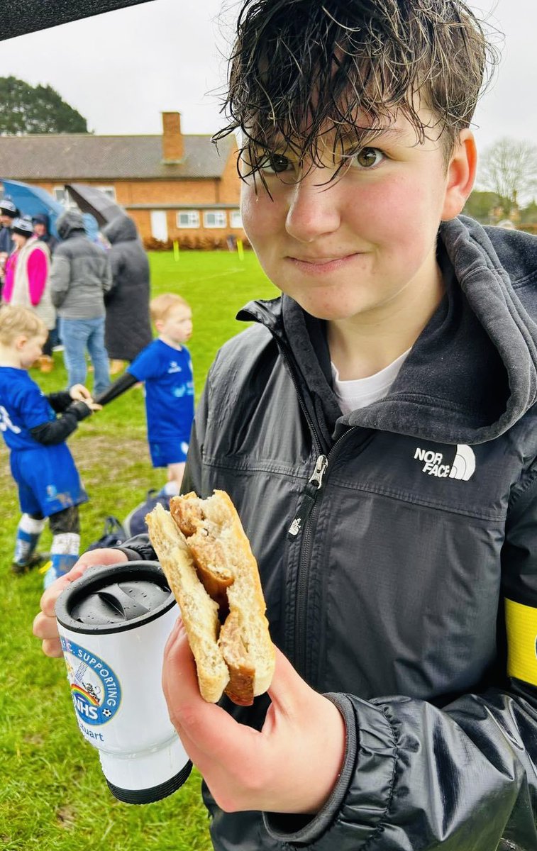Teamgrassroots_'s tweet photo. #Shoutout to young referee Lottie on a very cold and wet morning at the weekend, enjoying a hot drink and buttie provided by Malton Community Sports Centre.
#youngreferee #norefnogame
#TeamGrassroots https://t.co/MlPCATzWMT