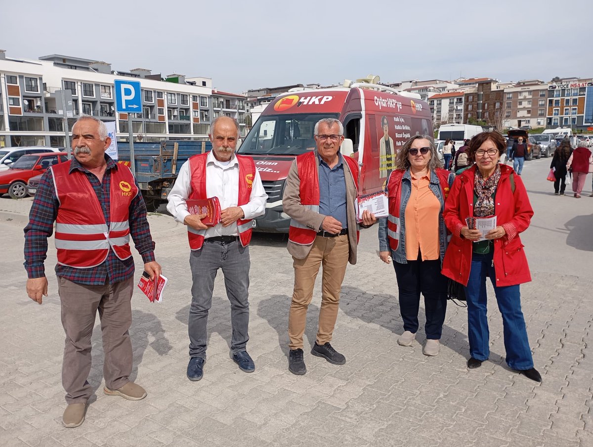 kurtuluspartisi's tweet photo. 📍 İzmir/Seferihisar
İzmir Büyükşehir Belediye Başkan Adayımız Prof. Dr. Özler Çakır ve Yoldaşlarımız, Seferihisar pazarında halkımızla bir araya geldi.
İzmir'de oylar, HKP Adayı Prof. Dr. Özler Çakır'a!
#OylarHKPye https://t.co/LKWGDHVWsk
