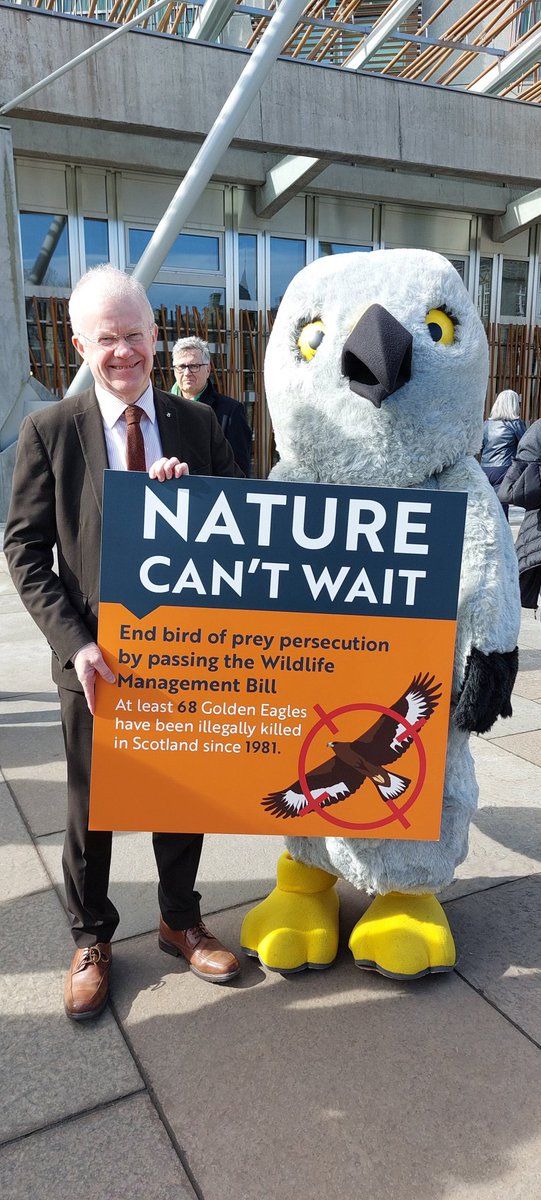 Good to meet up with @RSPBScotland and a hen harrier friend supporting the Wildlife Management and Muirburn Bill. Amendments being debated this afternoon and final debate on Thursday. Hopefully increased protection for raptors.