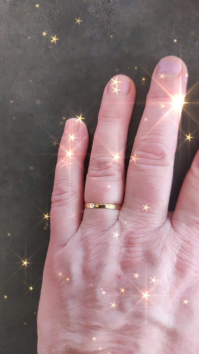 Le bonheur du jour
Ma bague de mariage agrandie ,elle reprie sa forme ronde ..priviligié les petits commerces 😉😉belle journée 
<a href="/Agridemain/">#agridemain</a> <a href="/Fragritwittos/">FranceAgritwittos♥️</a> 
#fratgw #jnov