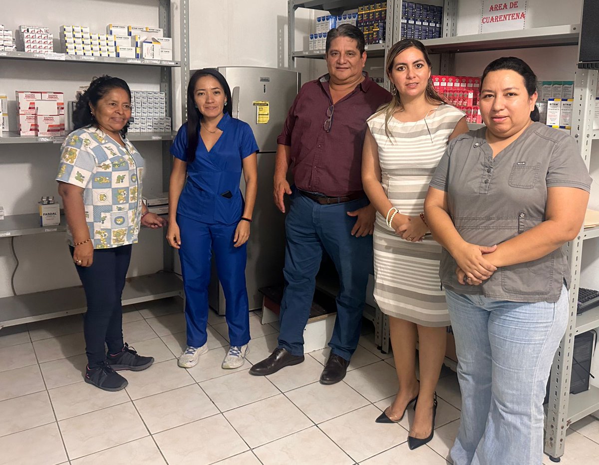 IESSStaElena's tweet photo. #IESSteInforma | La directora provincial del @IESSStaElena, Doris Mazzini, recorrió el dispensario San Vicente 4 del @IESS_SSC para constatar el abastecimiento de medicina en esta unidad de salud. https://t.co/LcqahWjmKM