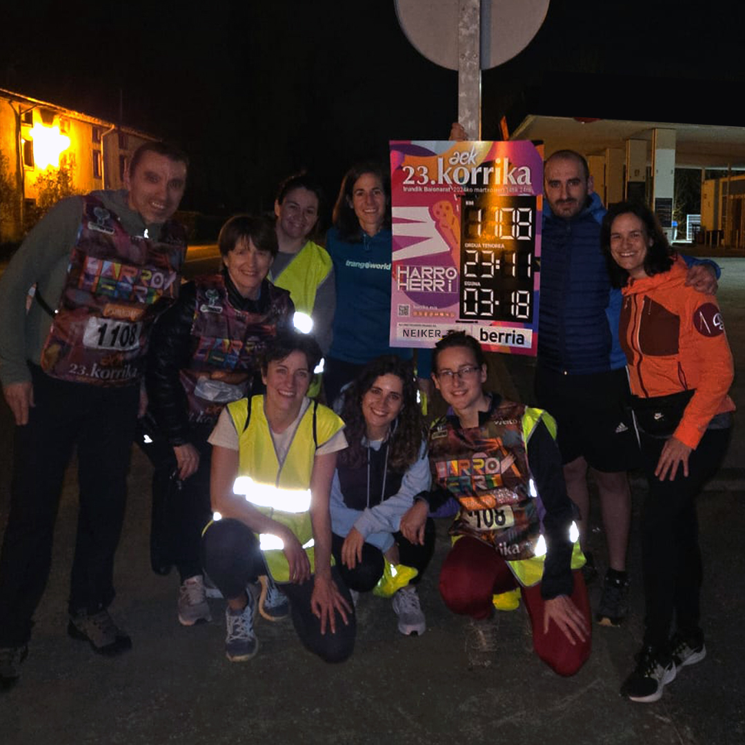 neiker_BRTA's tweet photo. 👟Tipi-tapa tipi-tapa #23Korrika
🏃♀️Gure hizkuntzaren alde korrika, Elika eta Hazirekin batera!
👏#euskara babesten #arkauti-ko gure egoitzatik igarotzean
🏃¡Corriendo por nuestra lengua junto Elika y Hazi!
👏Apoyando el #euskera a su paso por nuestra sede de #arkaute
#Korrika https://t.co/cY8Iy7vyR6
