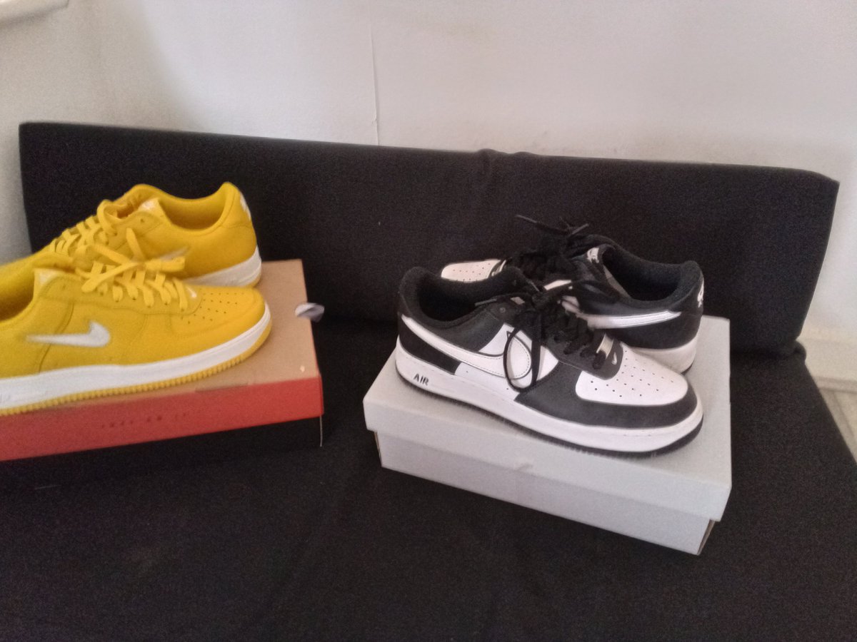 DannyFromet's tweet photo. give me two pairs
(Cause) I need two pairs
(So I) can get to stompin' in my Air Force Ones
Big boys stompin' in my Air Force Ones https://t.co/ZMfwCECKZ9