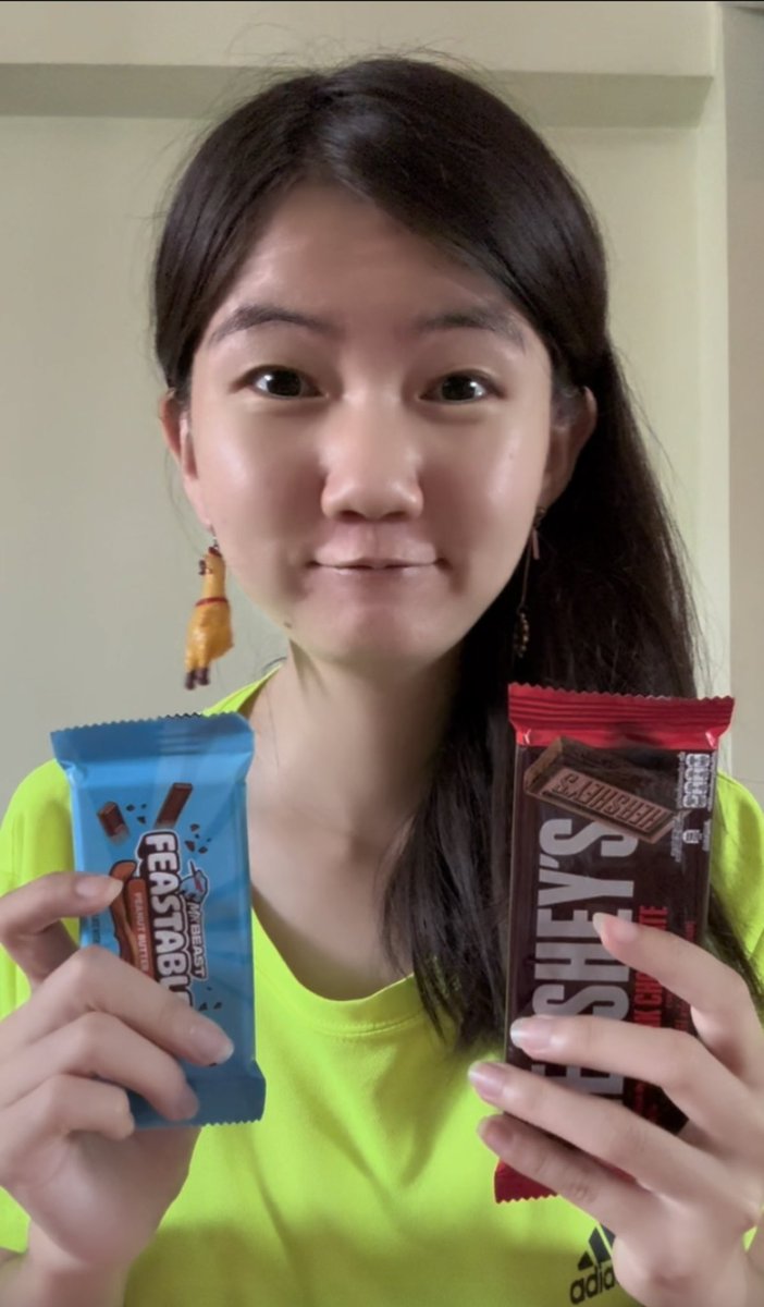 JewelGoldS's tweet photo. Feastables VS Hershey #mrbeast https://t.co/zyfReaKQQK